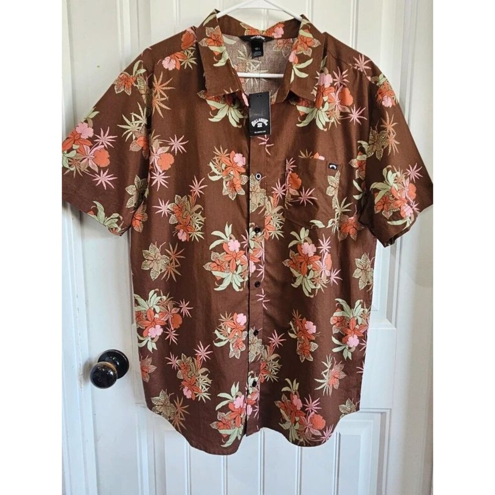 Retro-Inspired Men's Billabong Hawaii Floral Short Sleeve Button Up Shirt NWT